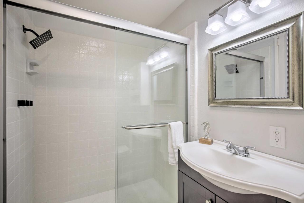 Charming Oceanside Condo With Beach And Pool Access! Exterior photo